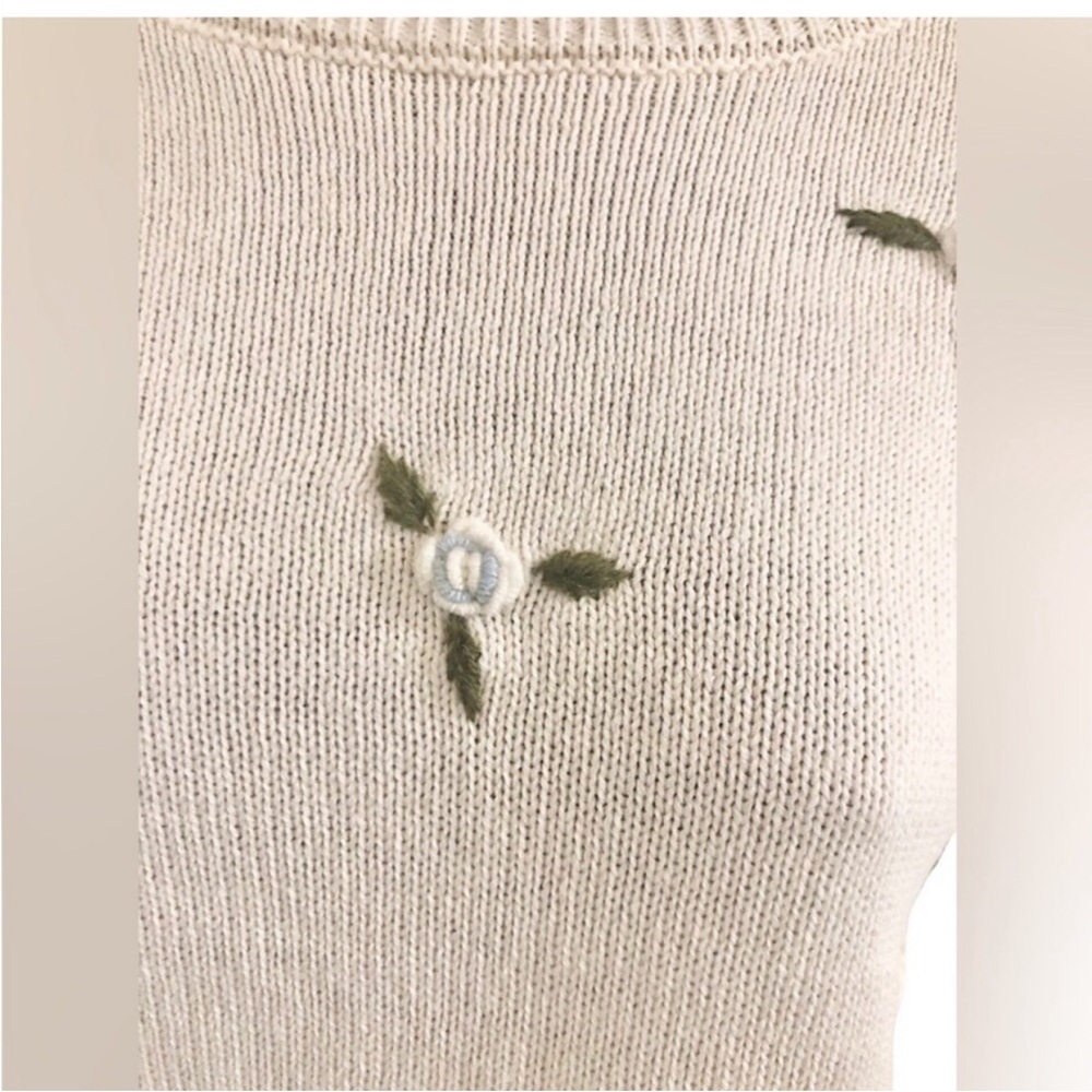 Jessica Simpson Cream blue‎ rosebud embroidered scallop neck sweater size Small - Picture 2 of 15